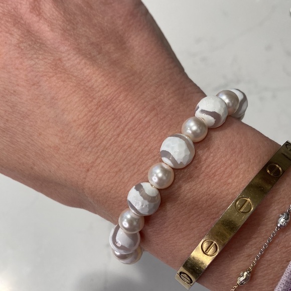 Snowballs Bracelet - White striped Agate with Pearls in 7” - Picture 4 of 6